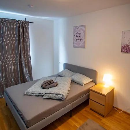 Apartment East Side I Free Street Parking *