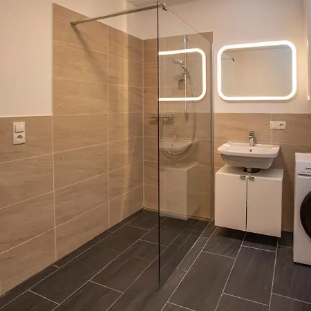 East Side I Free Street Parking إنسبروك