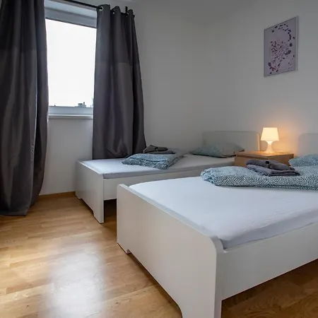 East Side I Free Street Parking